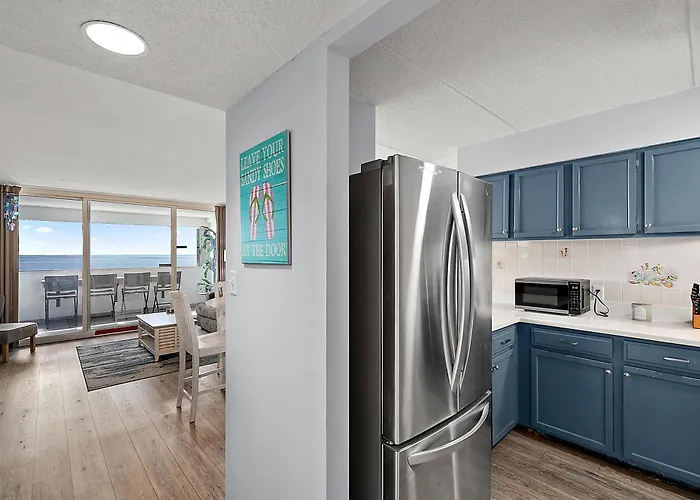 2 Bedroom Ocean Front Atlantis Condo!