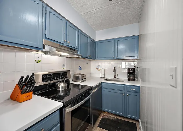 2 Bedroom Ocean Front Atlantis Condo! Holiday home *