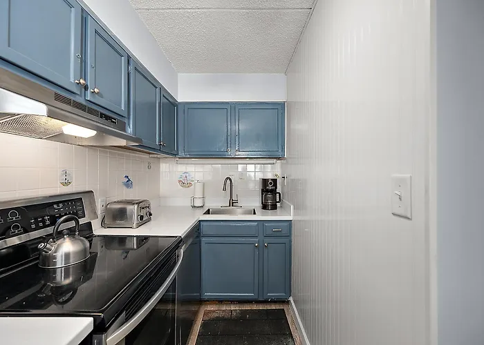 2 Bedroom Ocean Front Atlantis Condo! Holiday home