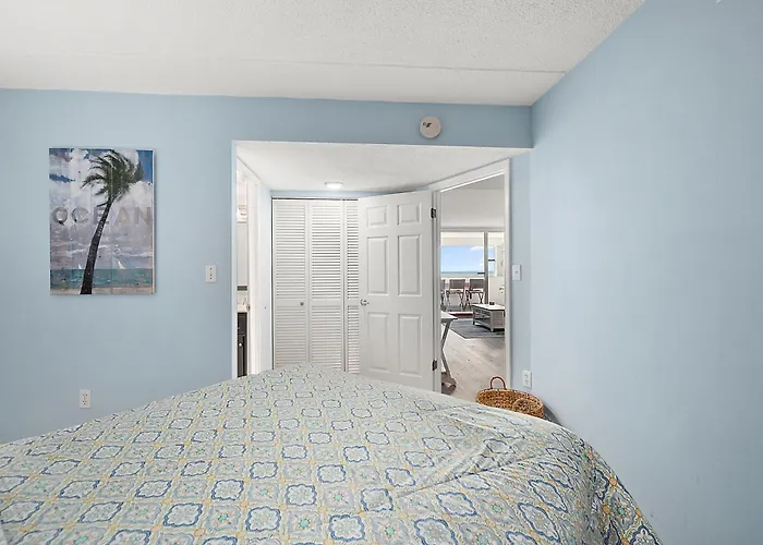 2 Bedroom Ocean Front Atlantis Condo!