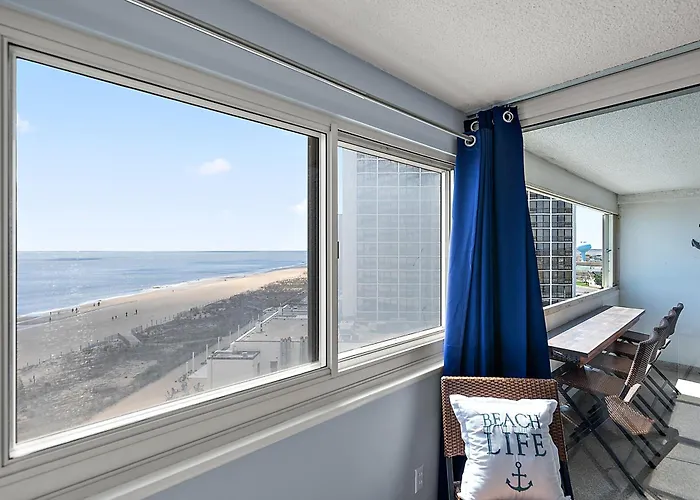 Holiday home 2 Bedroom Ocean Front Atlantis Condo!