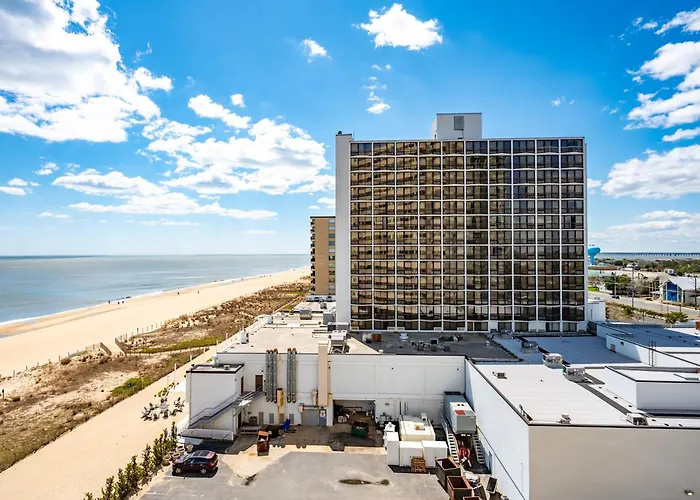 2 Bedroom Ocean Front Atlantis Condo! *