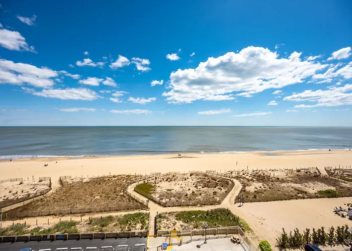 2 Bedroom Ocean Front Atlantis Condo! *