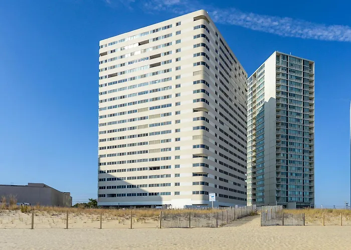 2 Bedroom Ocean Front Atlantis Condo! *